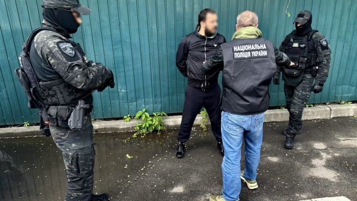 Полицейские разоблачили дельца, который пытался дать взятку работнику полиции за содействие в сбыте метадона в Запорожье