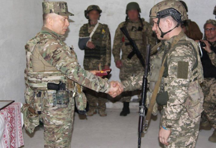 Головнокомандувач ЗСУ особисто нагородив бійця із Запорізької області (фото)