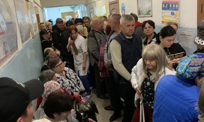 В приемном покое больницы оккупированного Мелитополя отказываются принимать гражданских пациентов даже с переломами и жидкостью в легких(фото)